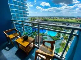 Azure North Monaco 10F Pool View with Netflix and WiFi and Karaoke