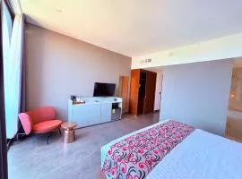 Queen Suite Oasis Just Minutes from the Beach