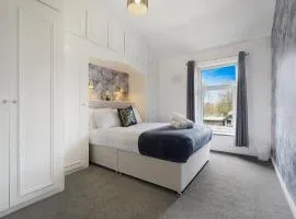 Work Friendly 3 Bed House with Sofa Beds that Sleeps 7