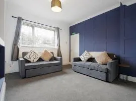 Work Friendly 3 Bed House with Sofa Beds that Sleeps 7