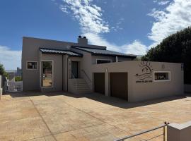 Copina Holiday Home, Hotel in De Kelders