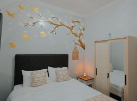 Rayhan Family Homestay, hotel a Demangan