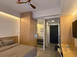Modern Cozy Condo with Balcony in Downtown