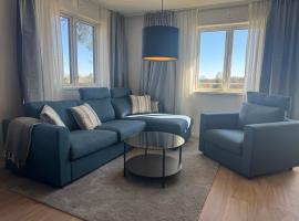 Rimbo - Lägenhet med balkong och utsikt mot parken – hotel w mieście Rimbo