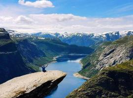 Sk&aring;nevik Fjordhotel