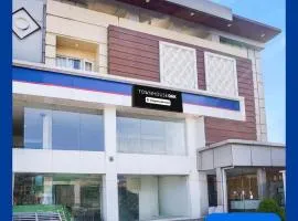 Super Townhouse Oak Silver City Chowk Formerly HW Residency