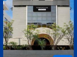 Super Townhouse Kalmana, Hotel in Nagpur