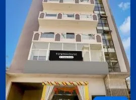 Super Townhouse Hyderabad Gate IIT BHU Formerly RK Heights