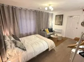 Cosy Studio Apt with Free Parking and Netflix
