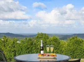New Luxe Villa - Coastal Views - 30 min to Noosa
