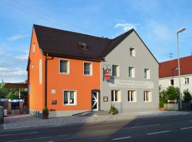Goldener Schlüssel mit Gästehaus Sina, hotel v destinácii Nördlingen