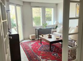Nice T2 with garden and terrace in Tourgéville, hotel a Tourgéville