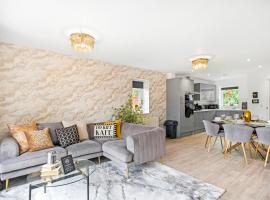 WhiskAwayStays - Mystic heights - Luxury home, hotelli kohteessa Worcester