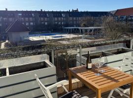 Luxury Apt with Terrace, Pool and Sauna, Copenhagen, hotel i København