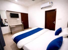 Shiva Suites - Vrindavan - Near Prem Mandir & Banke Bihari Temple With Free Parking, хотел в Вриндаван