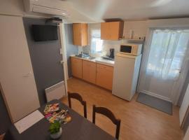 Camping le moulinage, хотел в Montréal