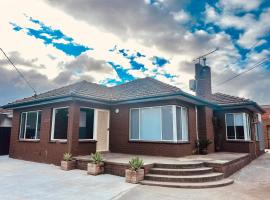 Spacious 4BR Home - Next to St Albans Station, Hotel in St Albans