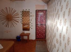 Coco luxury tents varsoli, hotel in Veshvi