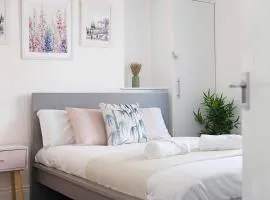 New! 4BR in Durham Road