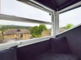 Modern 4 Bed Walk to Pubs, Shops and Countryside