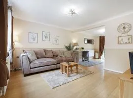 Stylish Home with Garden & BBQ in Peaceful Location