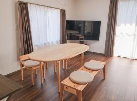 一棟貸切 ひら家 Hiraya, מלון בAira