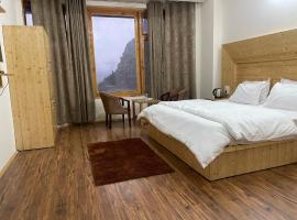 hotel Yolax, hotel di Kyelang