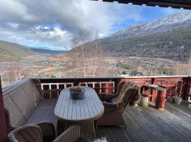House in the center of Lom!Nice and large outdoor area!, hotel en Lom