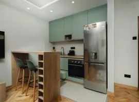 Stylish Urban Hideout - Free Pool & Breakfast Access