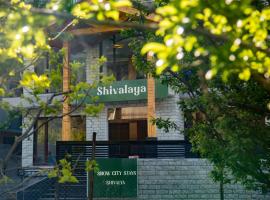 Snow City Stays - Shivalaya, hotel en Haripūr