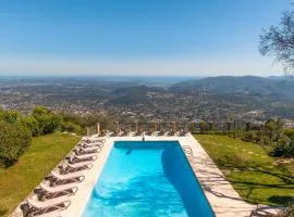 Villa Mas du Chene in a private domain