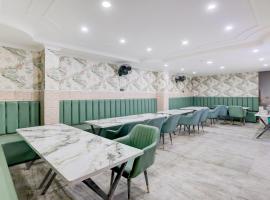 Townhouse by OYO Mohali Bus Terminal Formerly Hotel HM Crystal, hotel sa Mohali