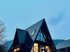 Mtis Racha, hotel a Oni