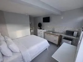 Quarto Aconchegante Completo Wi-Fi TV Microondas Cafeteira Entrada Privativa