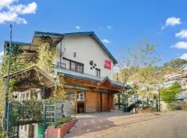 8 Bedrooms Private Property I Familys I groups I Kitty Parties I Near Mall Road Kasauli I By Kasauli Residency
