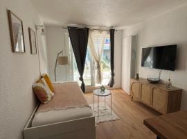 Superbe Appartement dans résidence avec Piscine, hotel v mestu Lacanau