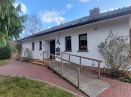 Großer Bungalow mit eigenem See und Insel, hotel a Lemförde