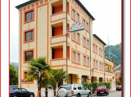 Hotel Ristorante Fratelli Zenari, hotel with parking in Chiampo