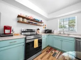 The Happy Haven - Near Manatee Tours - Pet Friendly