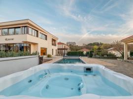 VSG Resort - 200m from Beach, Pool, Sauna & Jacuzzi、クリムノのホテル