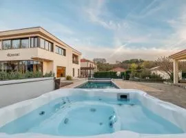 VSG Resort - 200m from Beach, Pool, Sauna & Jacuzzi
