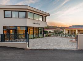 VSG Resort - 200m from Beach, Pool, Sauna & Jacuzzi، فندق في كليمنو