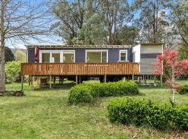 Tiny house at Gilderoy Valley Views, hotel a Yarra Junction