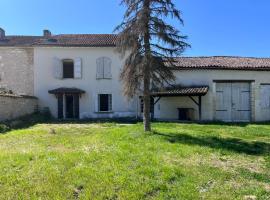 Maison de campagne proche Angoulême, hótel í Torsac