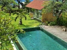 Rumah Putih Beachfront Bungalow