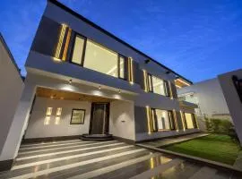 Luxurious & Modern Villa in DHA