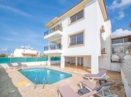 Infinity Blue Villa w Pool, hotell sihtkohas Pomos