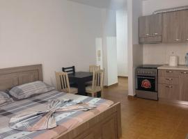 GTE Holiday Apartments, hotel di Sakës