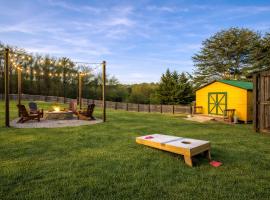 One Level, Pet Friendly, Huge Fenced in Yard, Views, EasyRoads, Pool Table, Spa, Theater, Outdoor fun, hotel i Sevierville