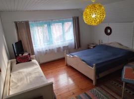Mákvirág - Apartman és szobák, Hotel in Zebegény